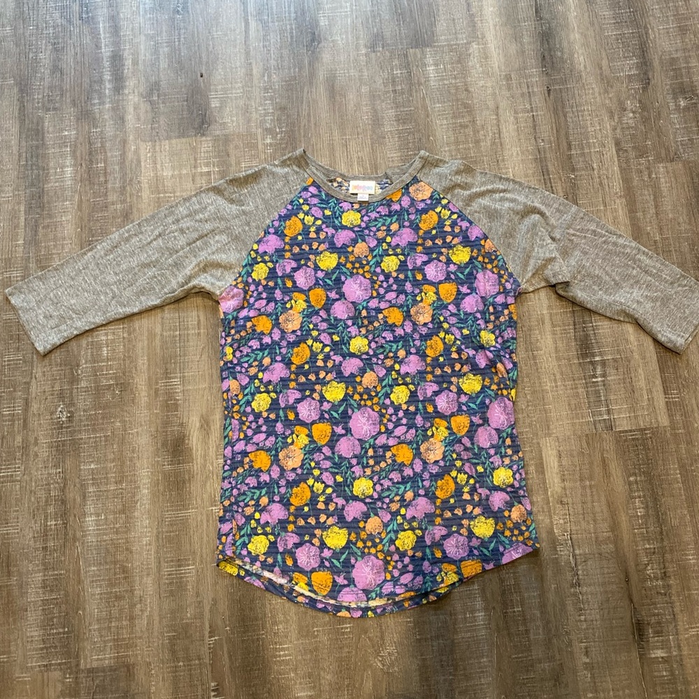 LulaRoe Baseball Tee Style Shirt - Great condition